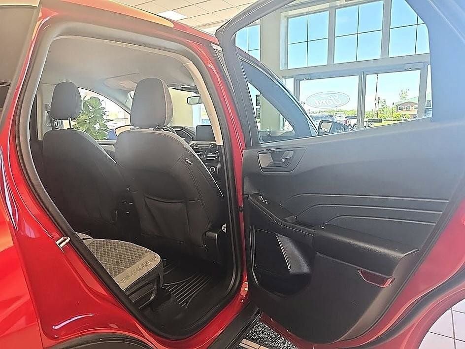 Used 2022 Ford Escape SE w/ Convenience Package AWD/4WD image 32