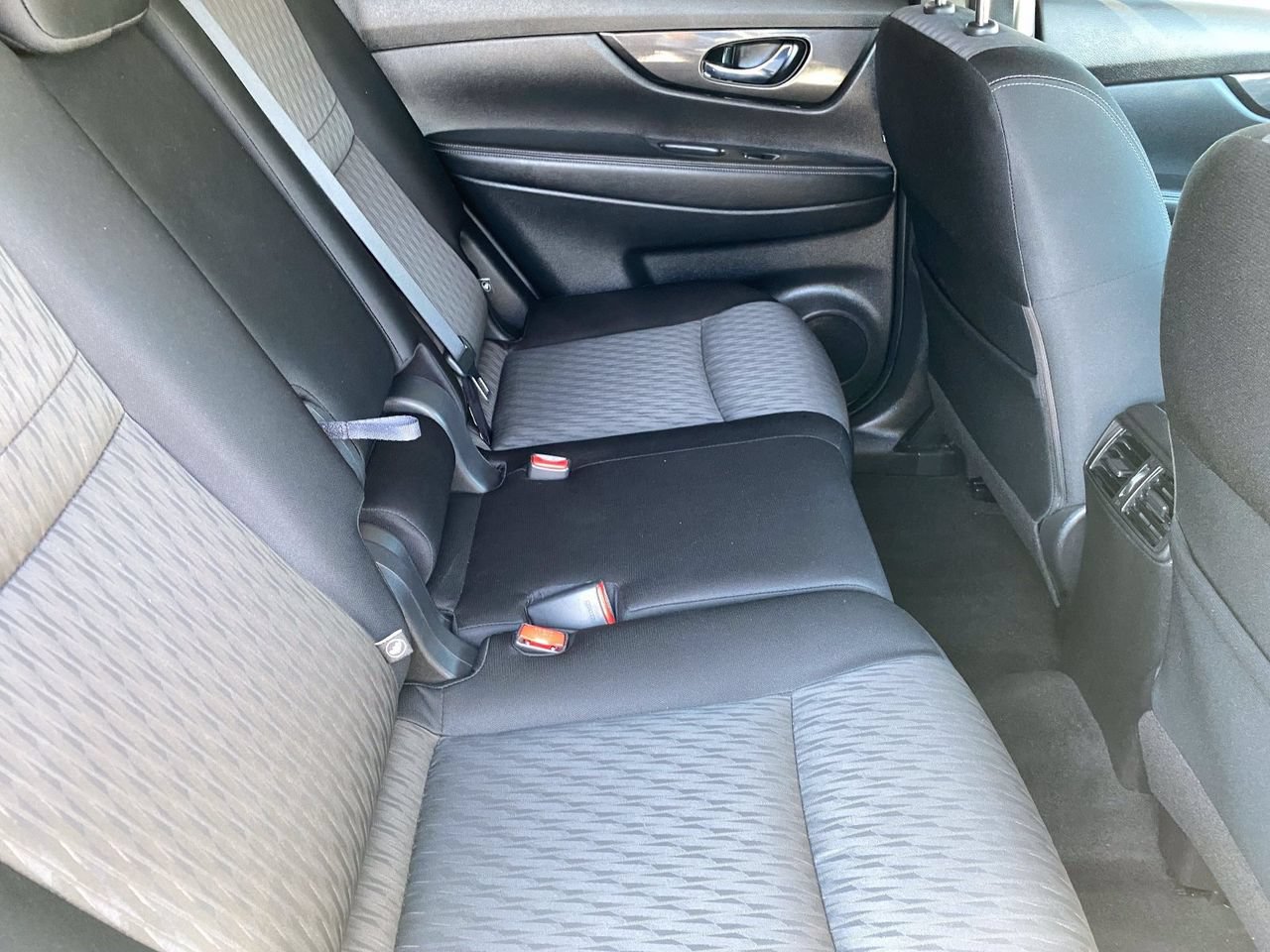 Used 2017 Nissan Rogue SV FWD image 12