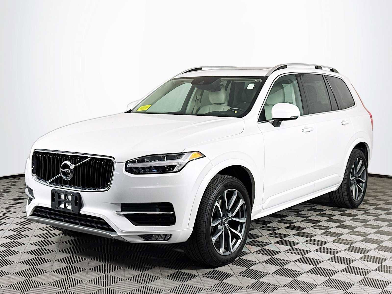 Used 2019 Volvo XC90 T5 Momentum w/ Multimedia Package AWD/4WD image 1