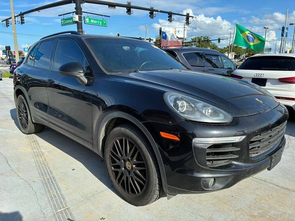 Used 2018 Porsche Cayenne S AWD/4WD image 2