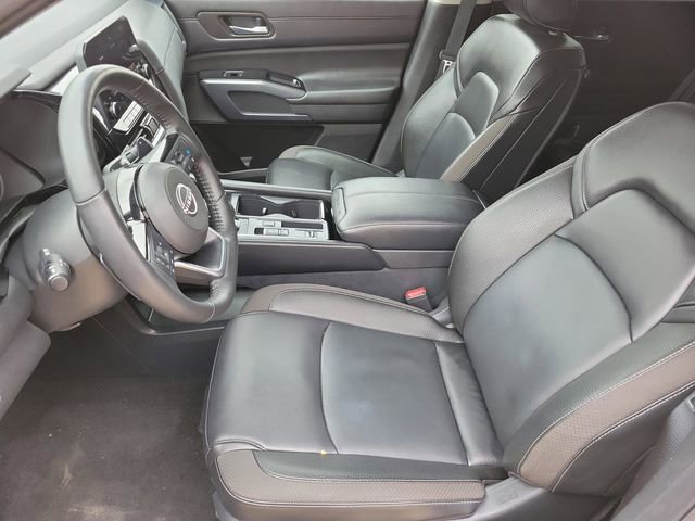 Used 2025 Nissan Pathfinder SL image 9