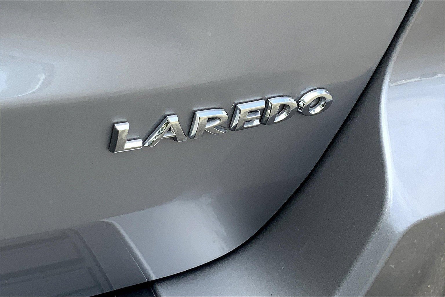 Used 2020 Jeep Grand Cherokee Laredo AWD/4WD image 27