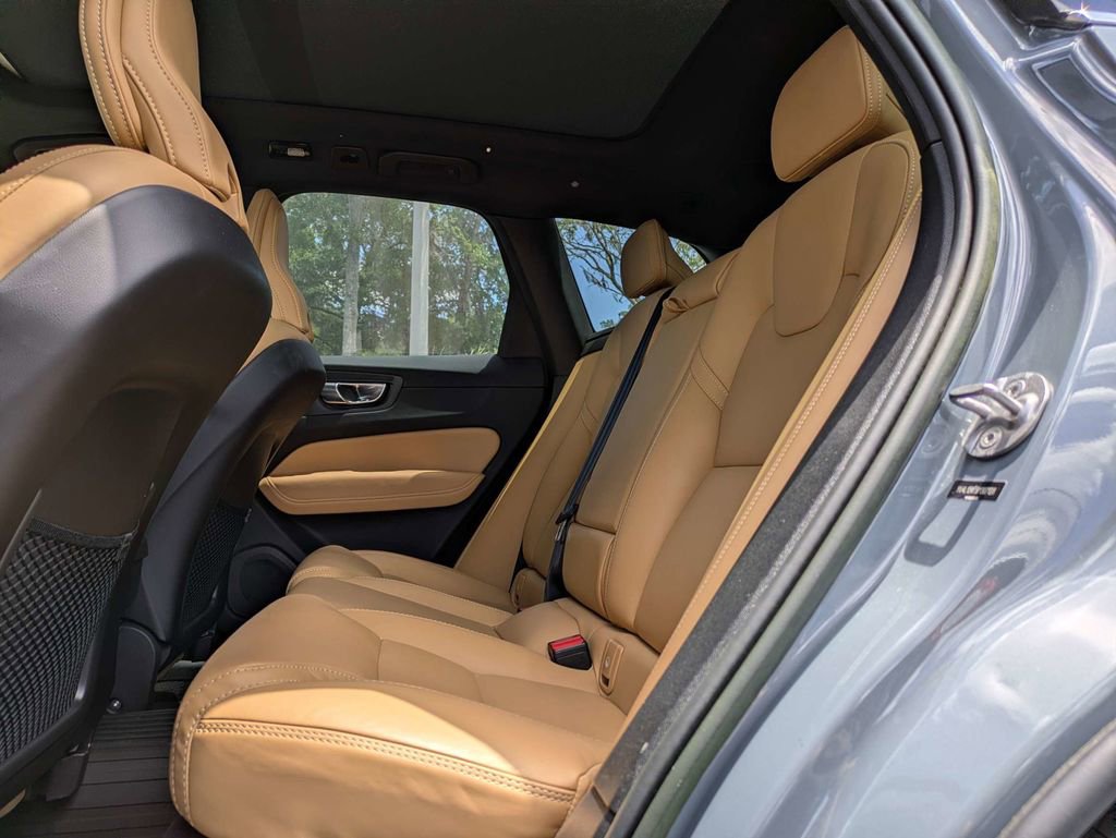 Used 2023 Volvo XC60 B5 Ultimate w/ Protection Package Premier AWD/4WD image 16