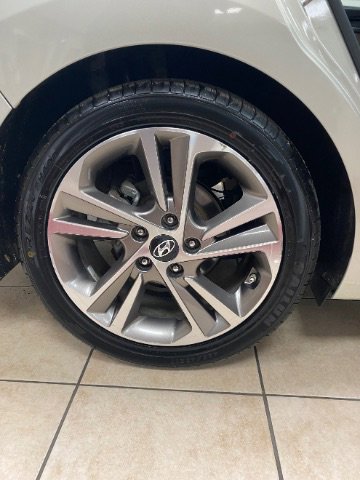 Used 2018 Hyundai Elantra Limited FWD image 27