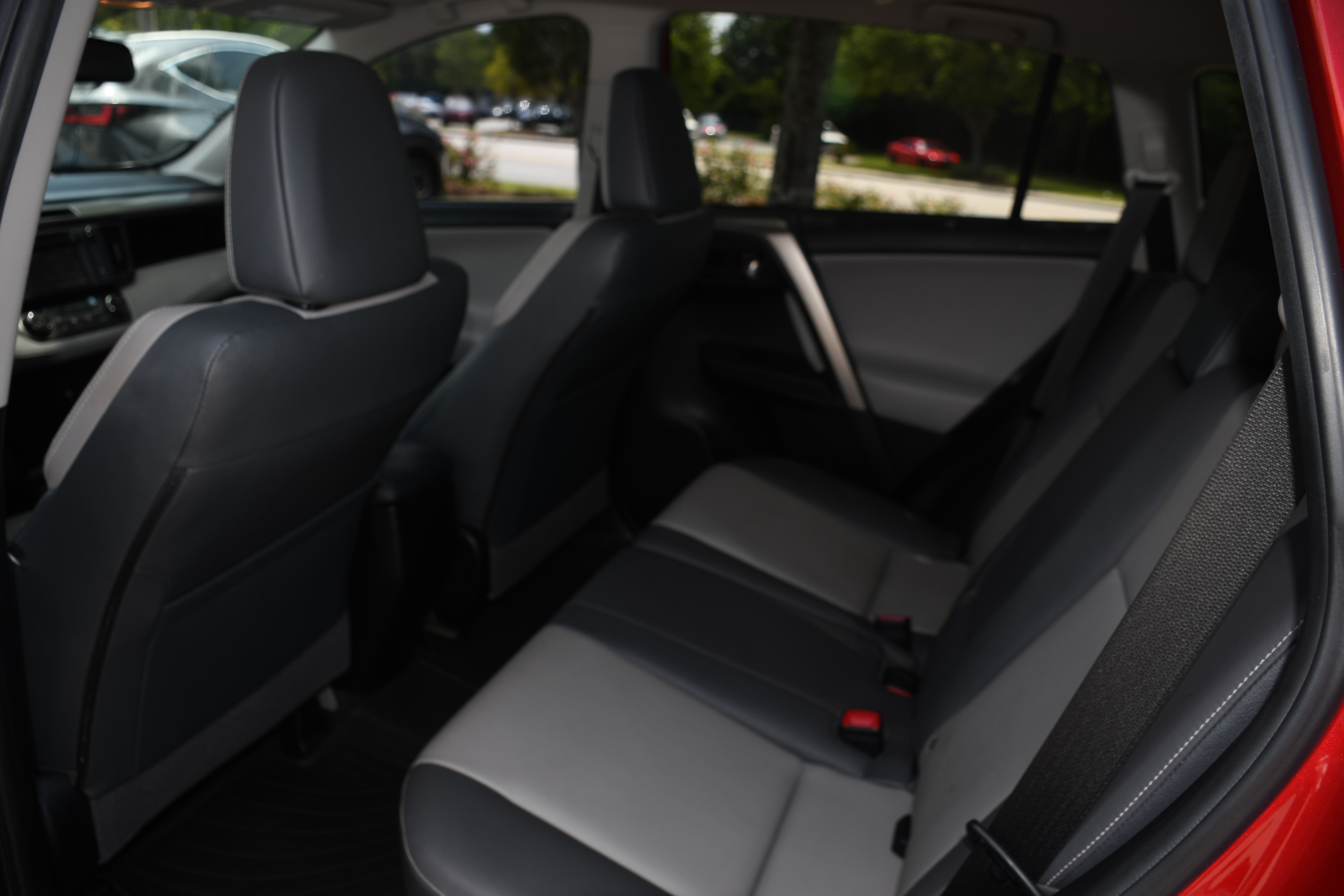 Used 2015 Toyota RAV4 Limited w/ Outdoor Package FWD image 17
