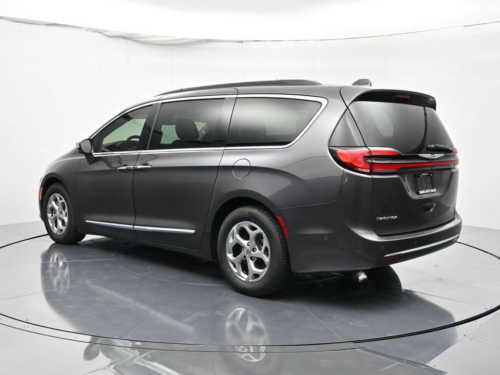 Used 2022 Chrysler Pacifica Limited image 7