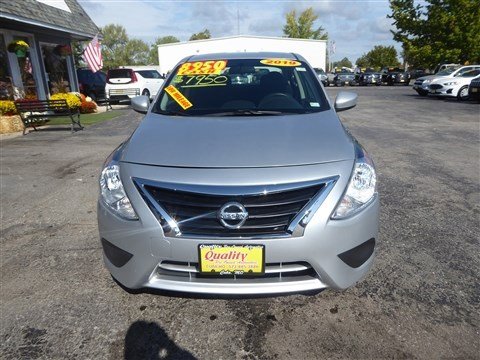 Used 2019 Nissan Versa SV image 4