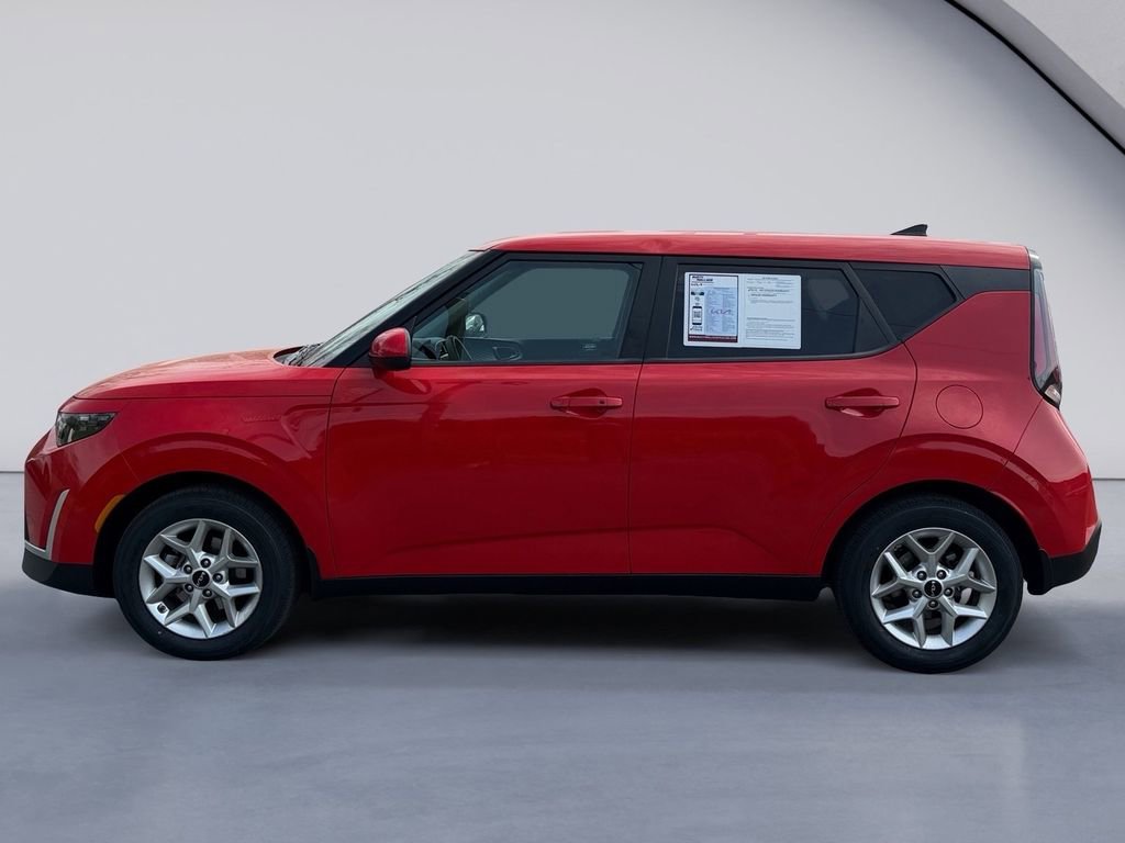 Used 2023 Kia Soul S image 2