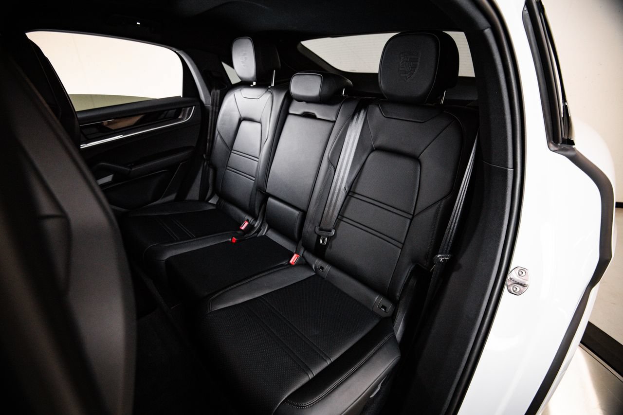 Certified 2026 Porsche Cayenne Coupe AWD/4WD image 24