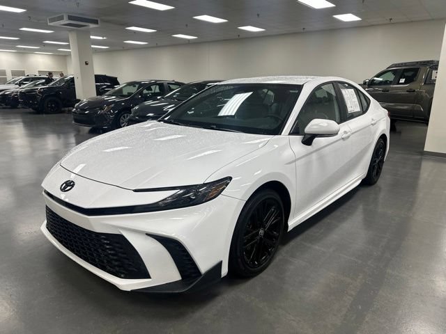 Used 2026 Toyota Camry SE FWD image 3