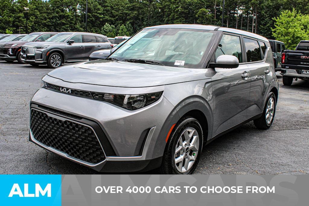 Used 2025 Kia Soul LX w/ LX Technology Package FWD image 3