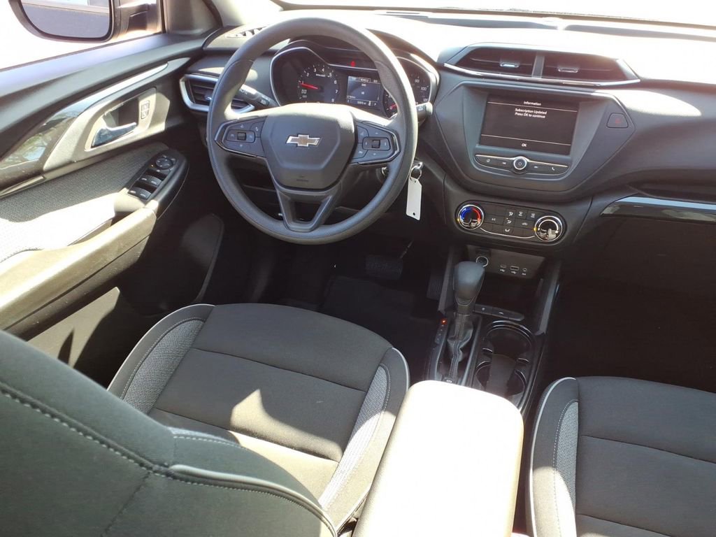 Used 2023 Chevrolet TrailBlazer LS FWD image 13