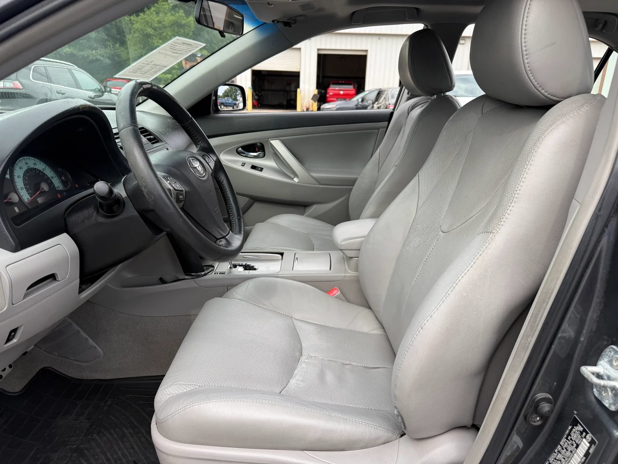 Used 2010 Toyota Camry SE FWD image 2