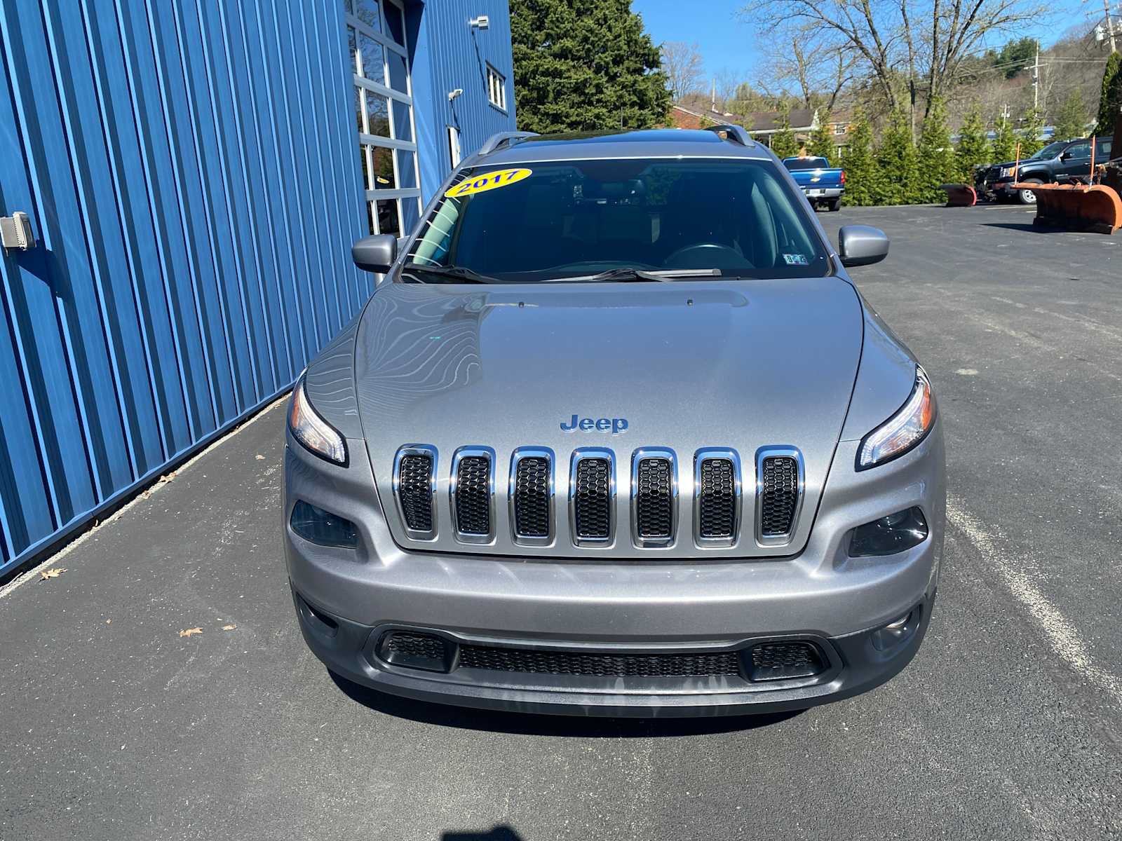 Used 2017 Jeep Cherokee Latitude w/ Comfort/Convenience Group AWD/4WD image 10