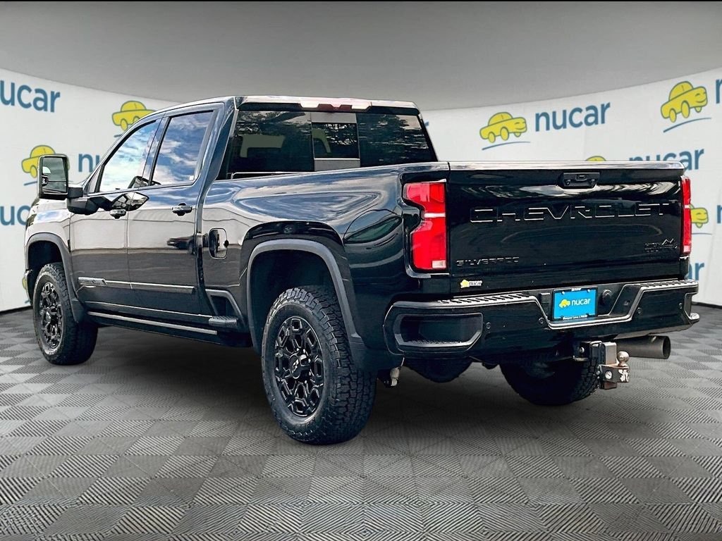 Used 2024 Chevrolet Silverado 2500 High Country w/ Midnight Edition AWD/4WD image 4
