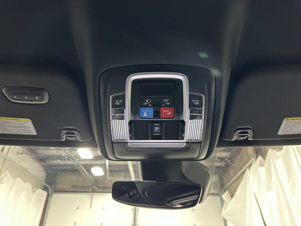 Used 2025 RAM 1500 Laramie AWD/4WD image 34