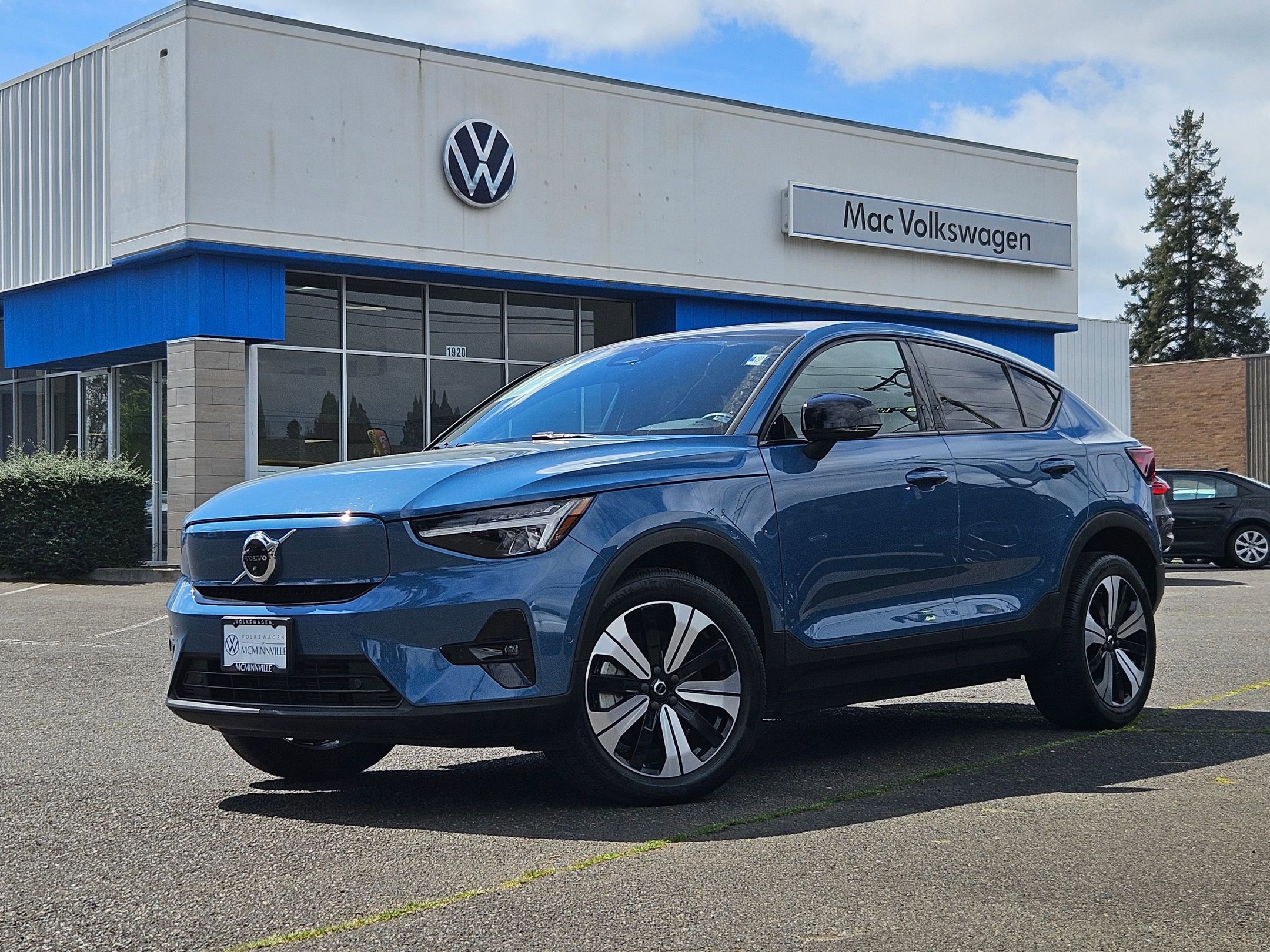 Used 2023 Volvo C40 P8 Recharge Plus image 1