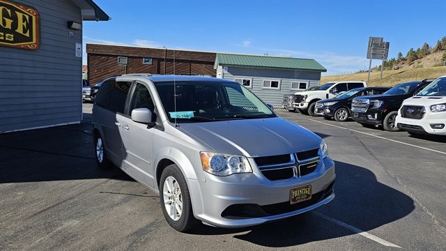 Used 2016 Dodge Grand Caravan SXT FWD image 3