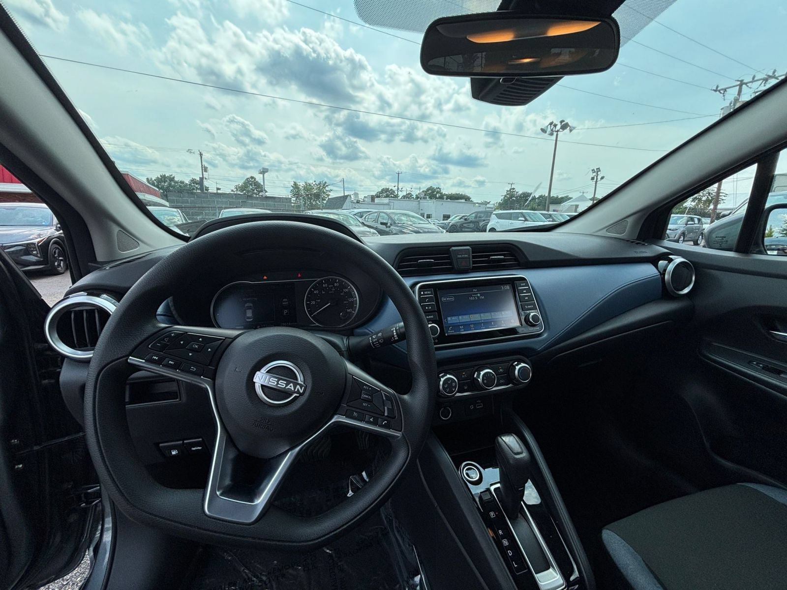 Used 2025 Nissan Versa SV FWD image 31