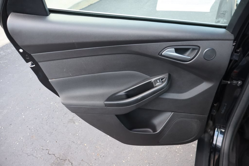 Used 2018 Ford Focus Titanium FWD image 30