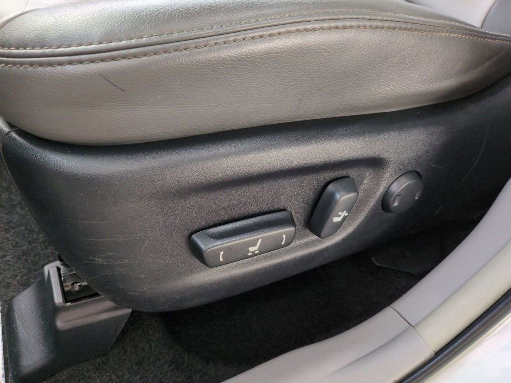 Used 2017 Toyota Prius V image 13