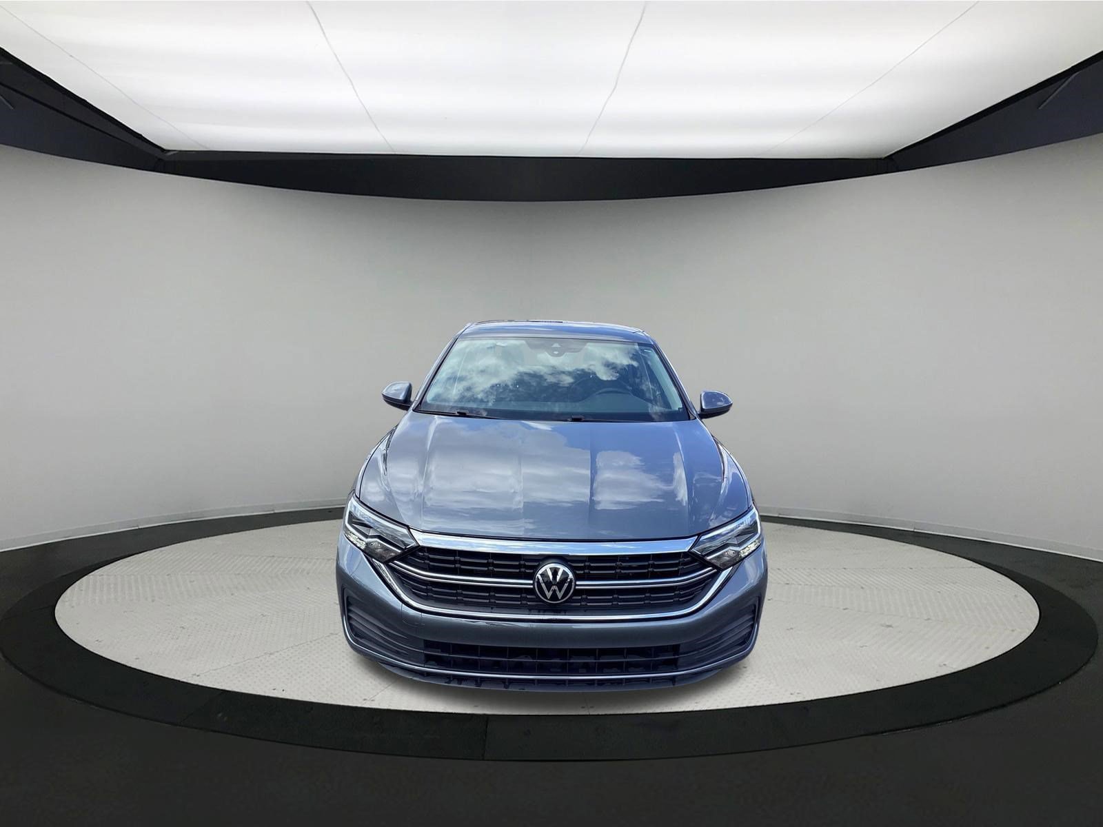 Used 2024 Volkswagen Jetta SE FWD image 3