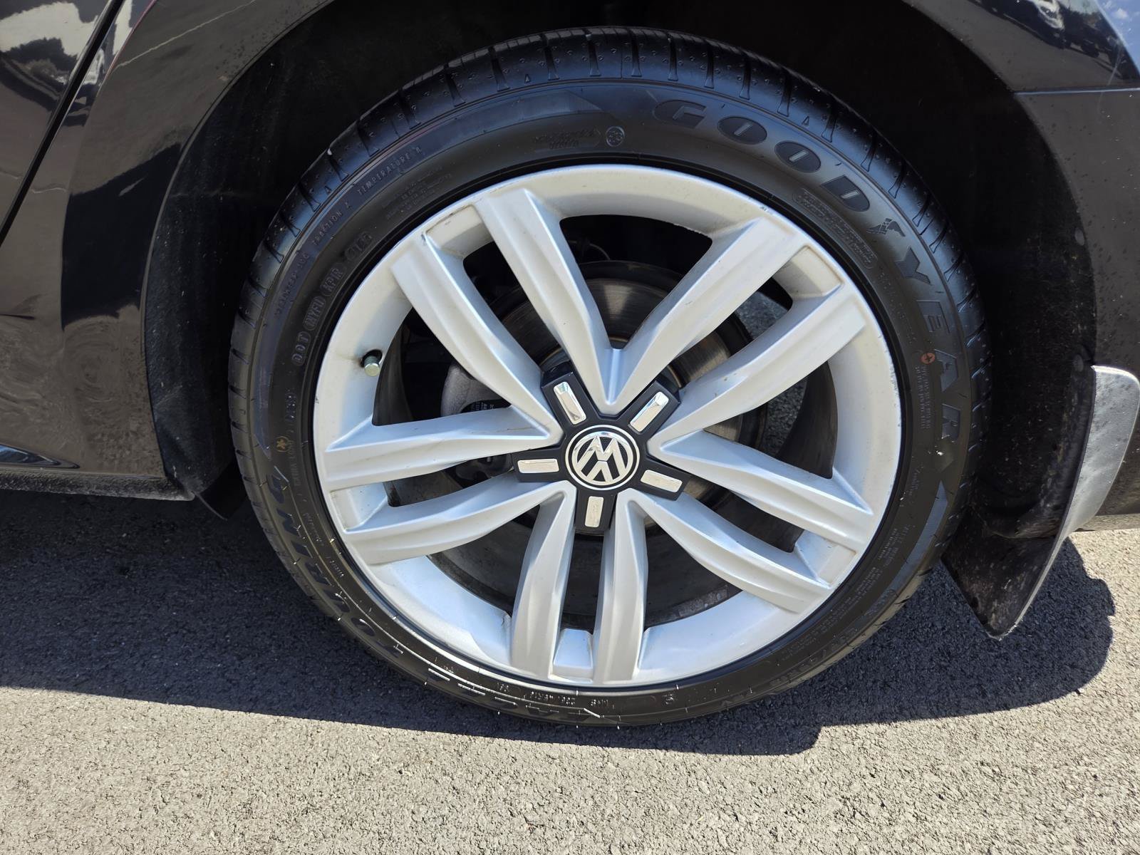 Used 2017 Volkswagen Passat 1.8T SE FWD image 9