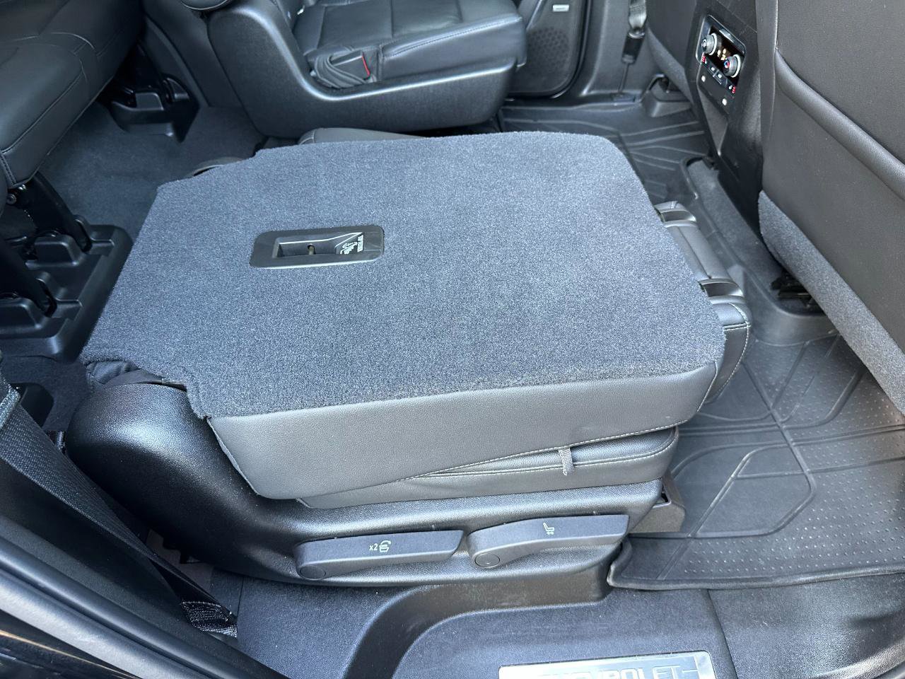 Used 2021 Chevrolet Tahoe LT w/ LT Signature Package image 29