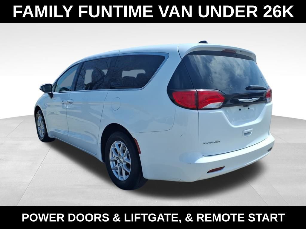 Used 2023 Chrysler Voyager LX image 6