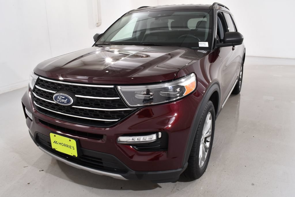 Used 2022 Ford Explorer XLT w/ Equipment Group 202A AWD/4WD image 2