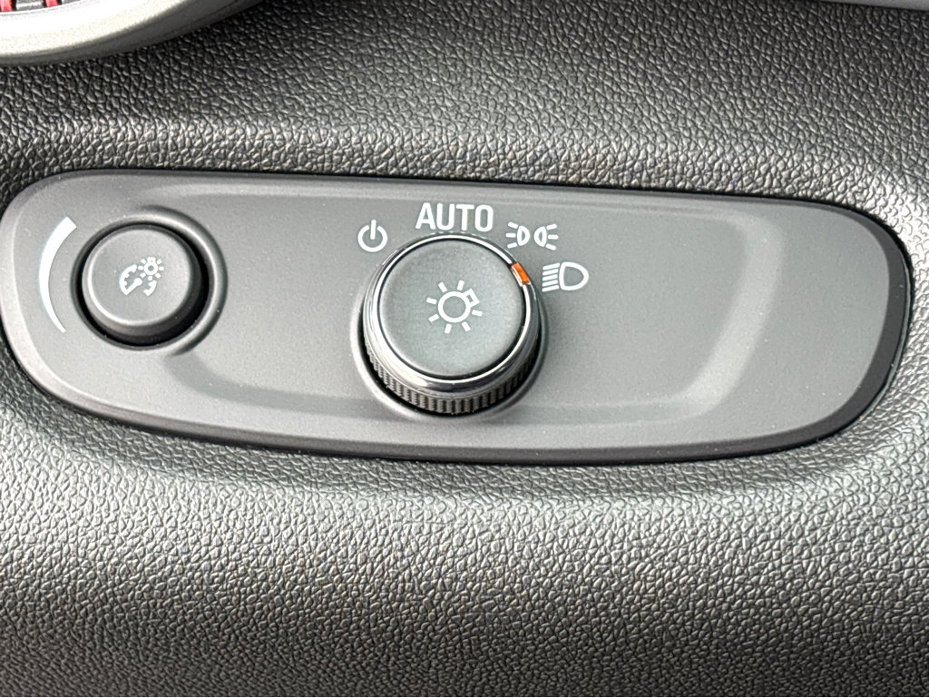 Used 2026 Chevrolet Trax RS w/ Sunroof Package image 10