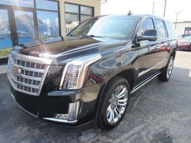 Used 2017 Cadillac Escalade Premium Luxury w/ LPO, Radiant Package AWD/4WD image 2
