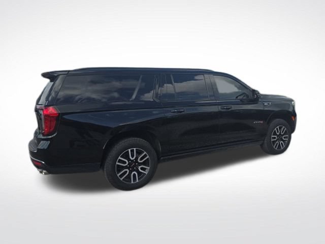 Used 2022 GMC Yukon XL AT4 w/ Technology Package AWD/4WD image 3