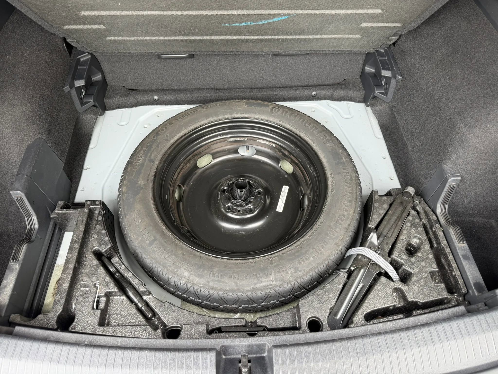 Used 2018 Volkswagen Tiguan SE AWD/4WD image 15