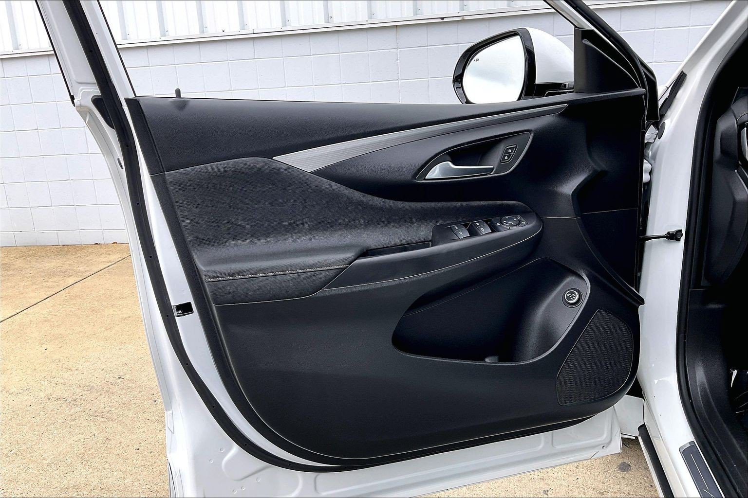 Used 2025 Buick Envista Avenir FWD image 28