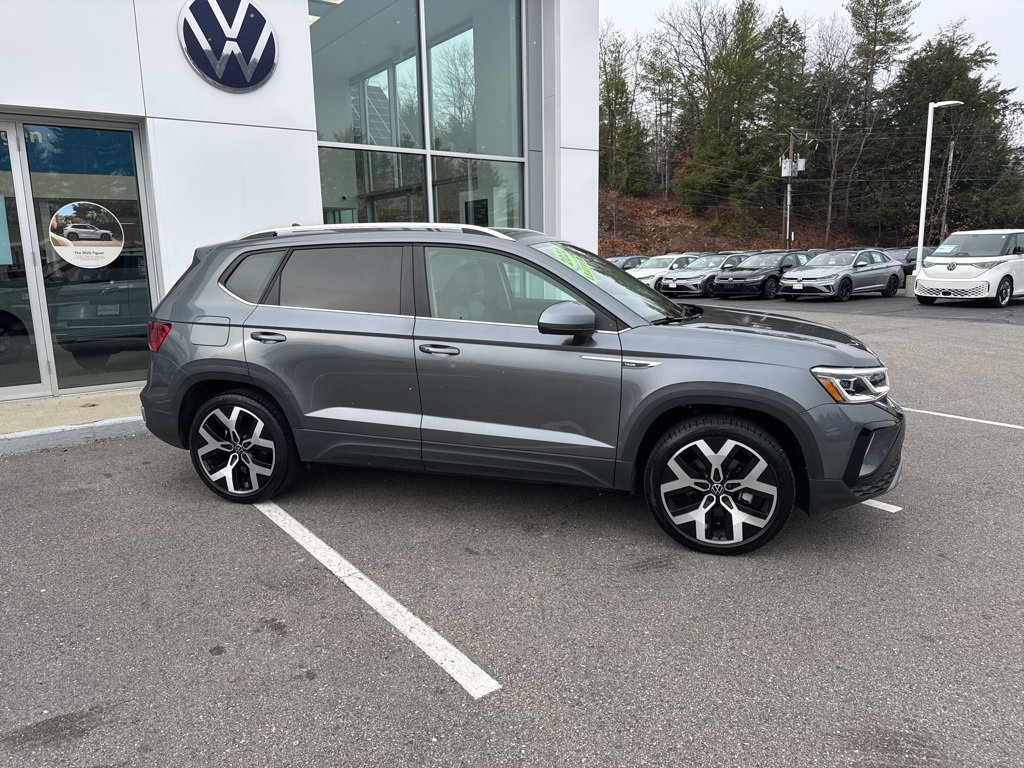 Used 2022 Volkswagen Taos SEL w/ Panoramic Sunroof Package image 12