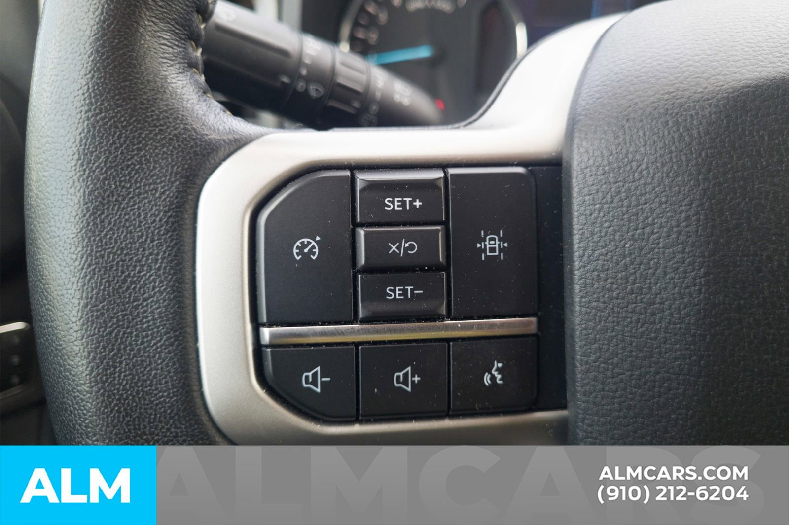 Used 2024 Ford Expedition XLT RWD image 31