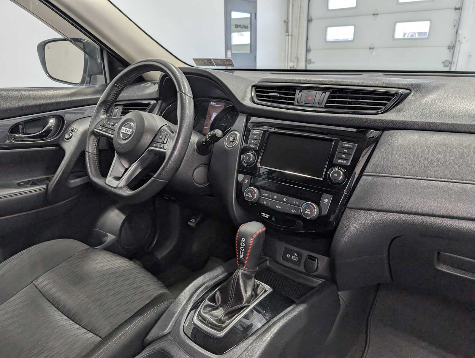 Used 2020 Nissan Rogue SV AWD/4WD image 40