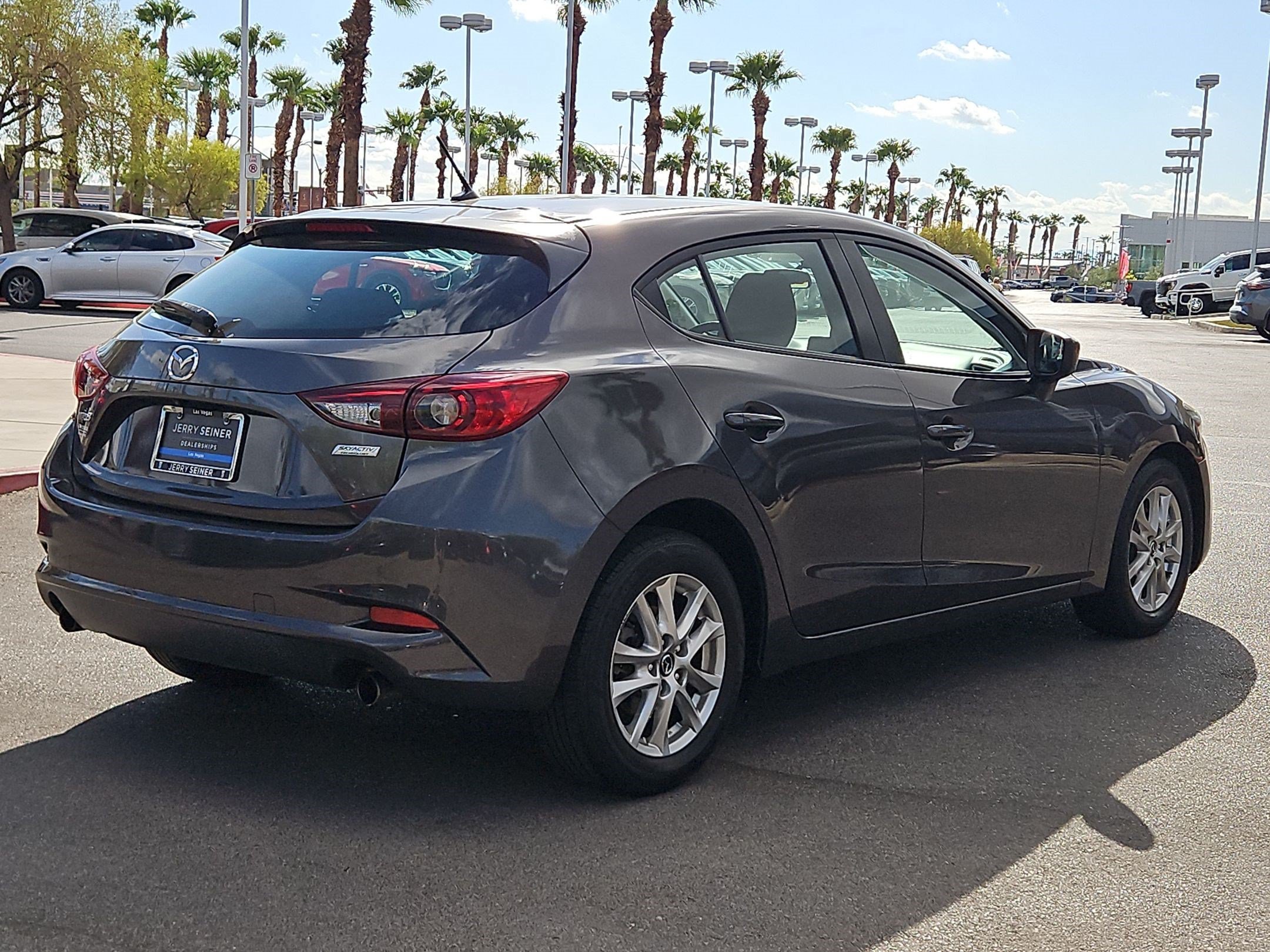 Used 2017 MAZDA MAZDA3 Sport FWD image 5