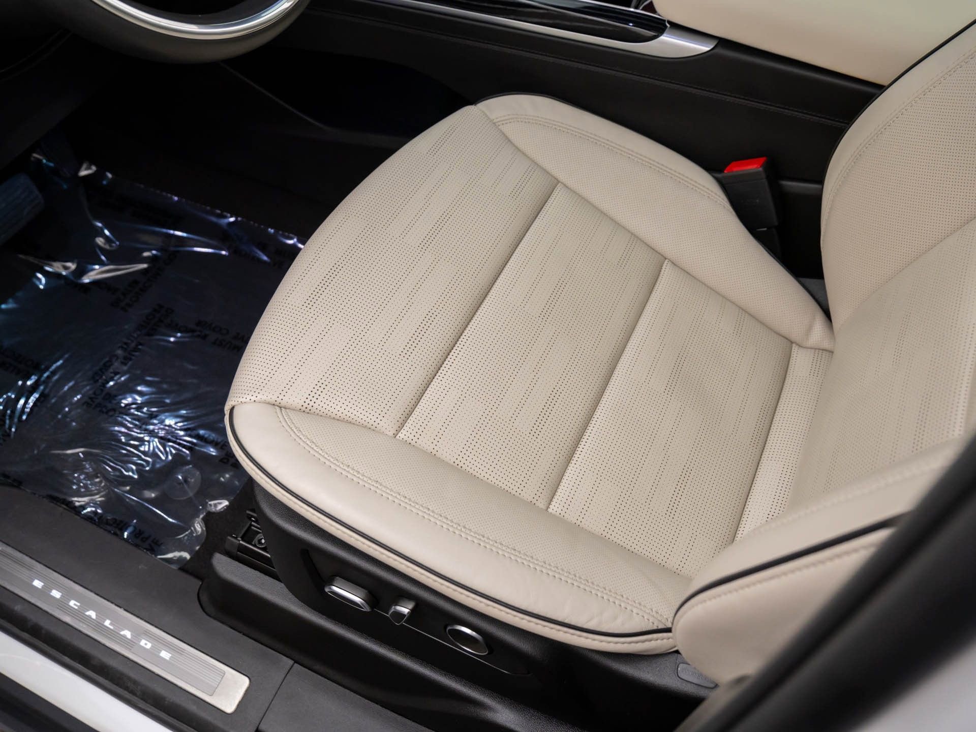 Certified 2025 Cadillac Escalade ESV Sport w/ LPO, ONYX Package image 20