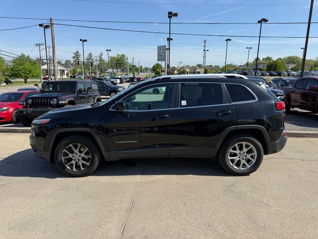 Used 2018 Jeep Cherokee Latitude Plus AWD/4WD image 9