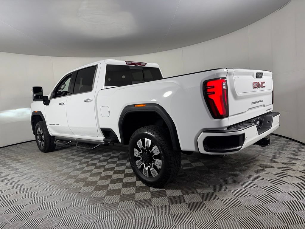 Used 2025 GMC Sierra 3500 Denali w/ Technology Package AWD/4WD image 9