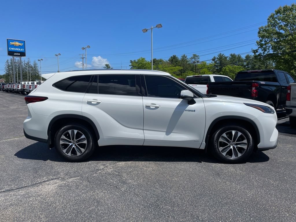 Used 2021 Toyota Highlander XLE AWD/4WD image 10