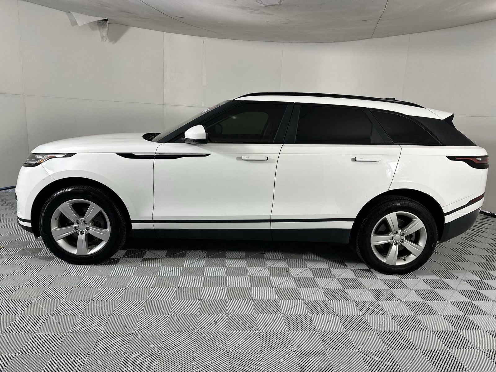 Used 2019 Land Rover Range Rover Velar S AWD/4WD image 5