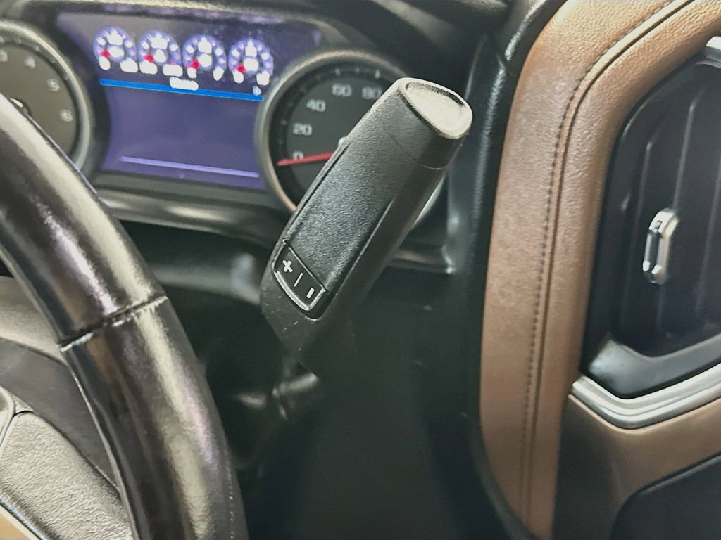 Used 2022 Chevrolet Silverado 1500 High Country w/ Technology Package AWD/4WD image 16