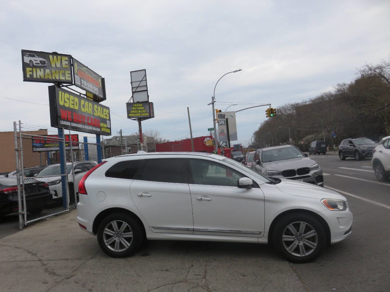 Used 2016 Volvo XC60 T6 Platinum AWD/4WD image 9