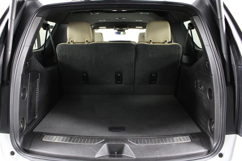 Used 2024 Chevrolet Suburban Premier image 16