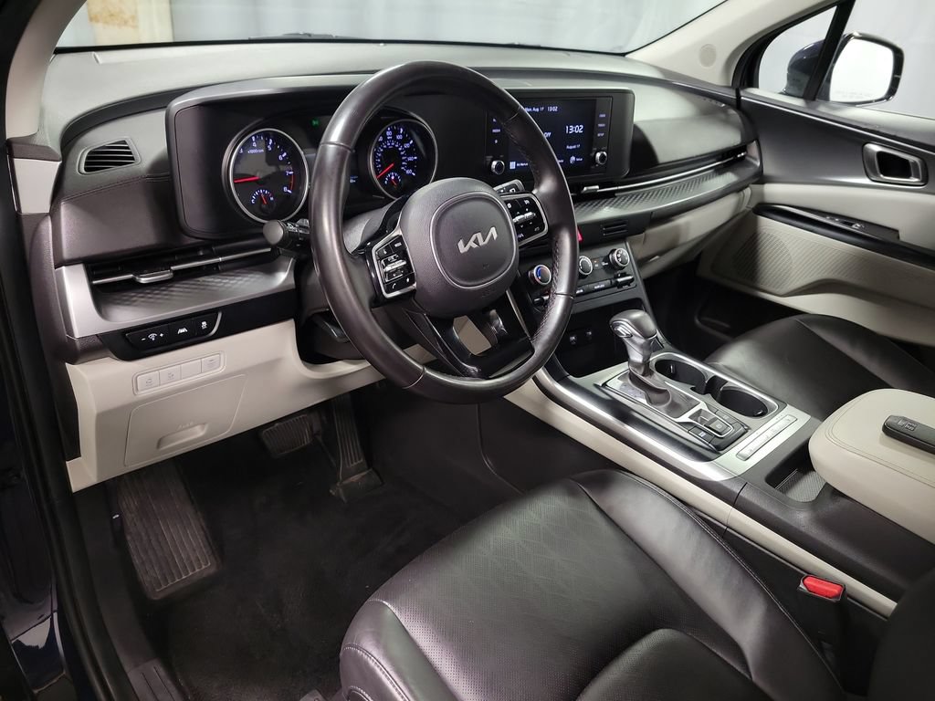 Used 2023 Kia Carnival LX FWD image 16