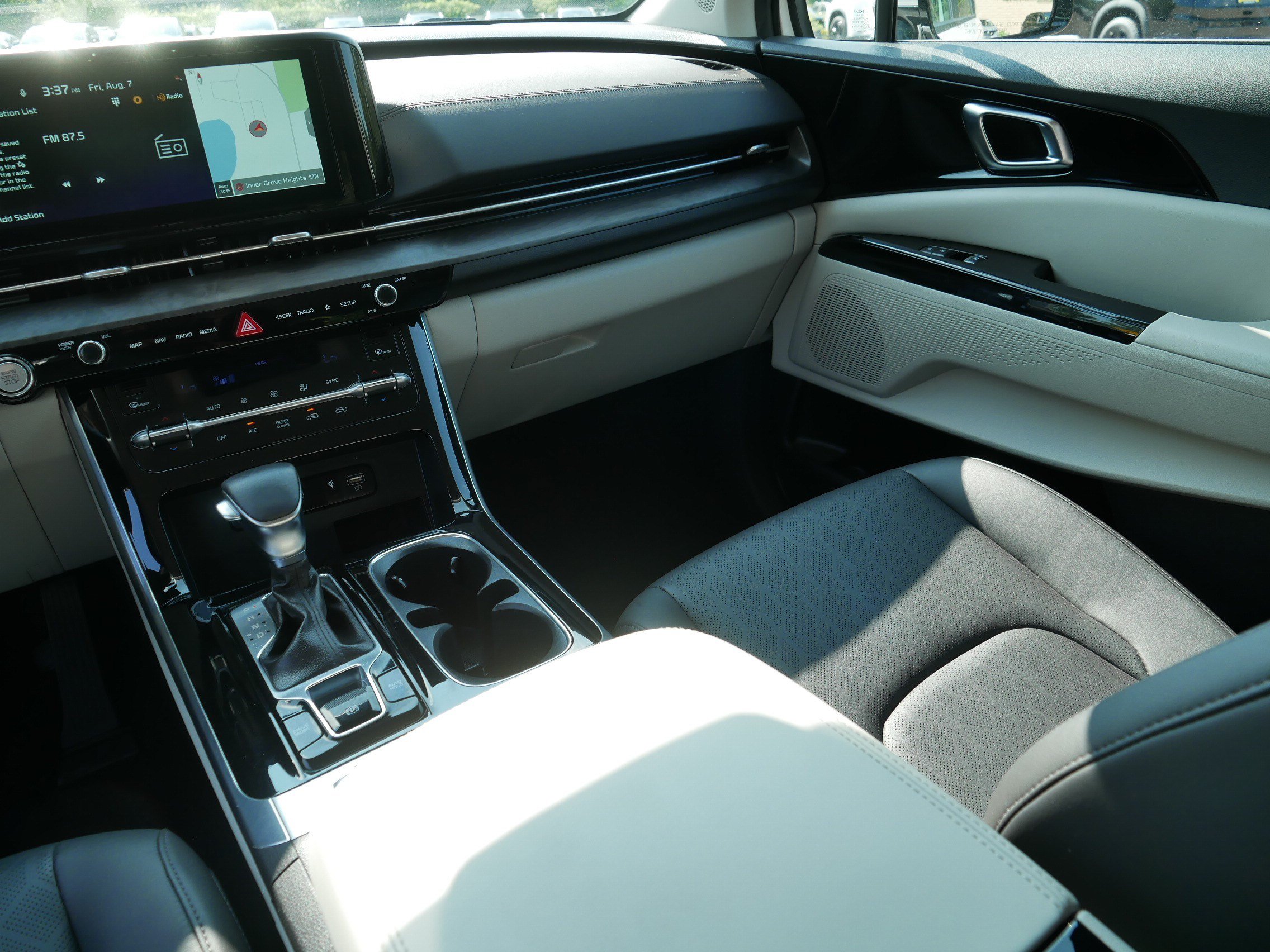 Certified 2024 Kia Carnival EX FWD image 11