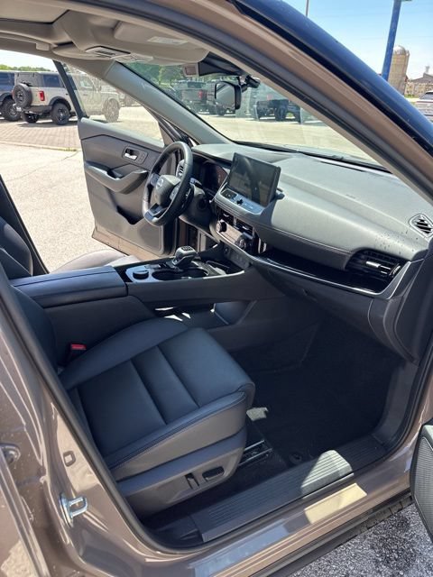 Used 2025 Nissan Rogue SL w/ Tech Package AWD/4WD image 15